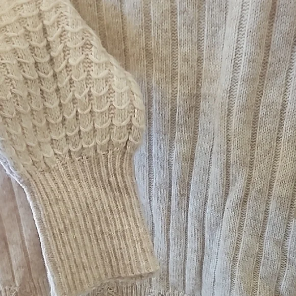 FRYE AND CO. Women's V-Neck Sweater in Cream - Picture 5 of 9